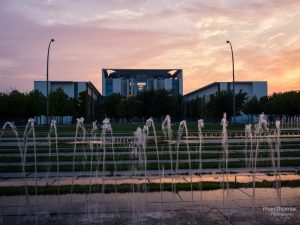 Berlin: Kanzleramt im Sonnenuntergang