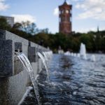 Festbrennweiten: Wasserspiel und Rotes Rathaus