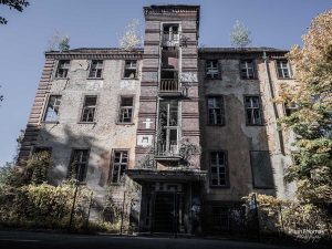 Beelitz-Heilstätten: Stürzende Linien