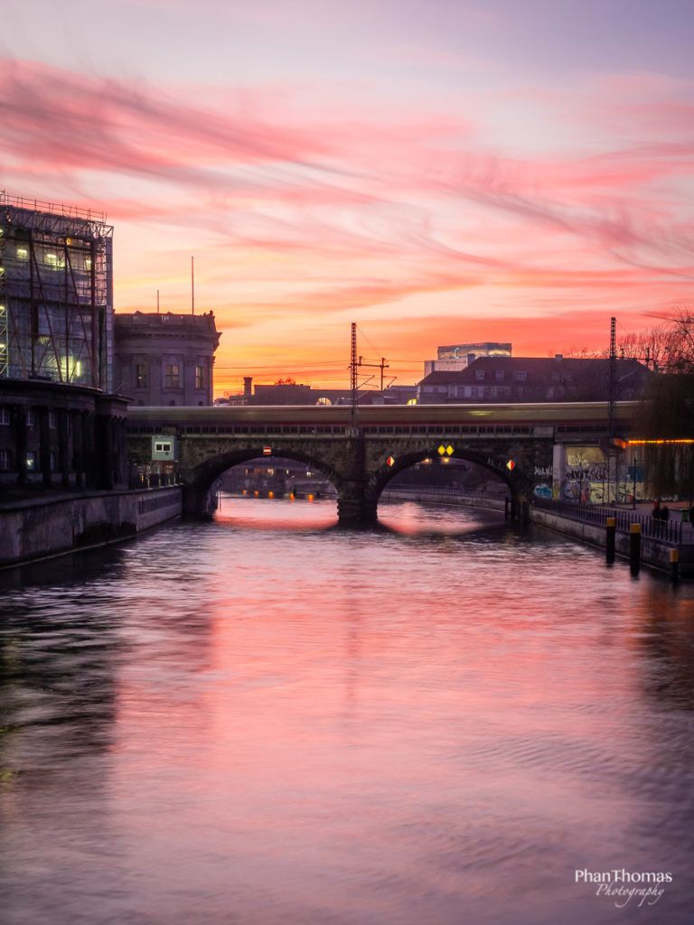 Berlin Mitte: Rosa Abendhimmel