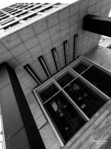 Eingang zum Shell-Haus