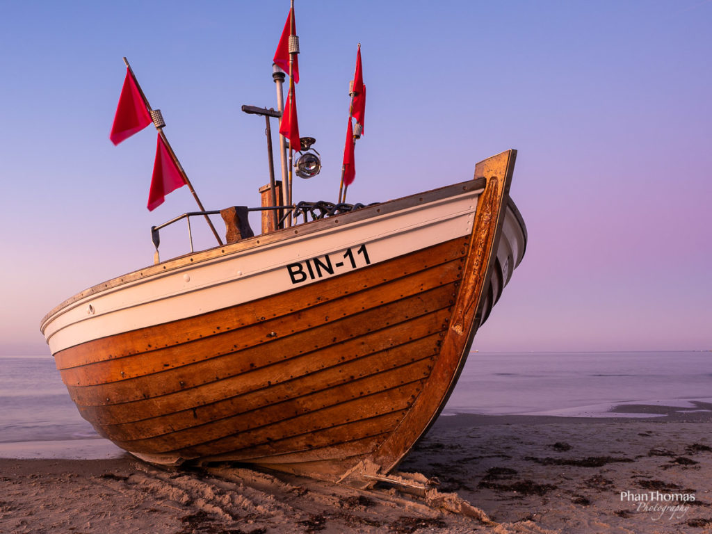 Binz: Boot im Abendlicht