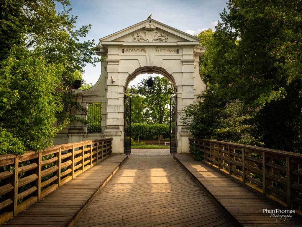 Eingang zum Schlosspark