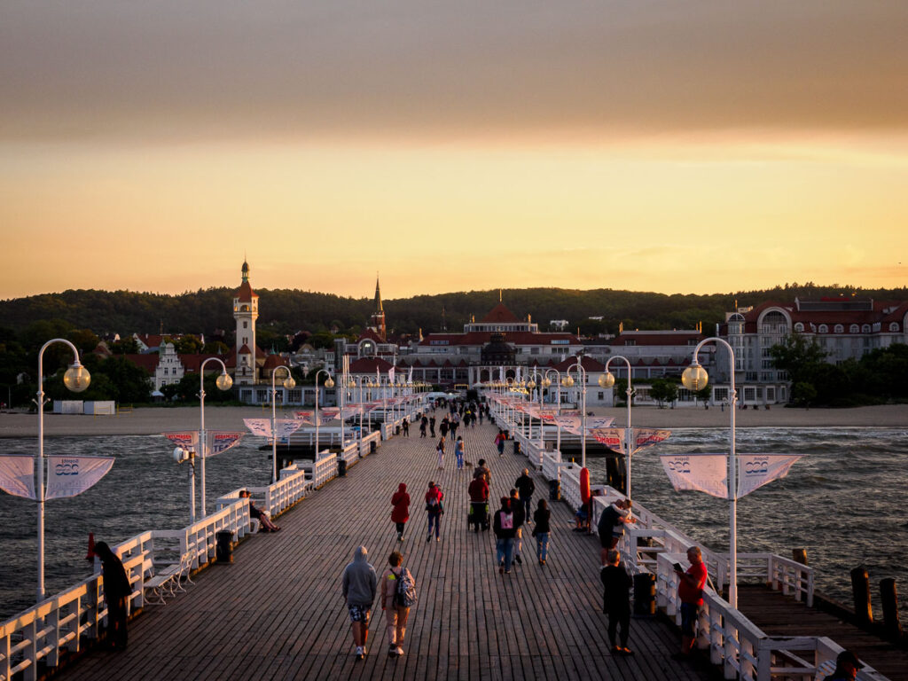 Seebrücke im Sonnenuntergang