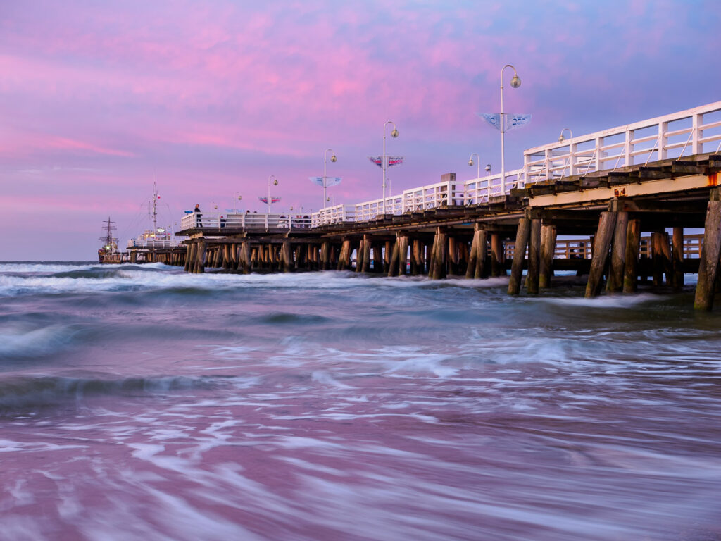 Seebrücke ganz in rosa